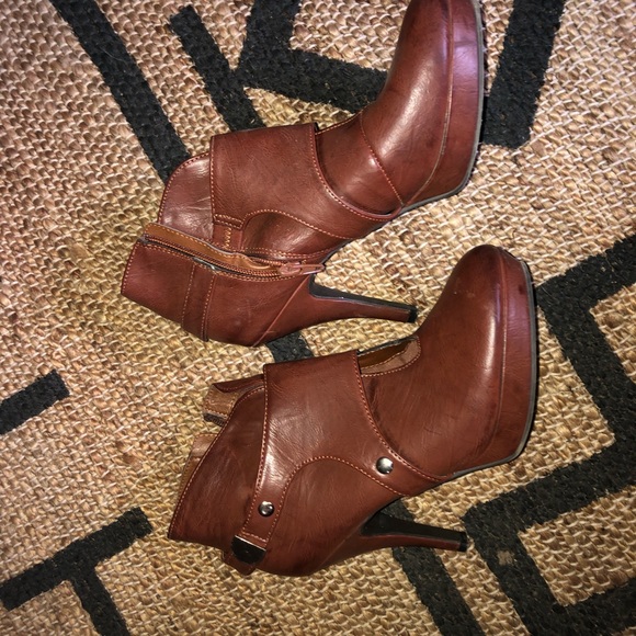 Lightly used booties - Picture 2 of 4
